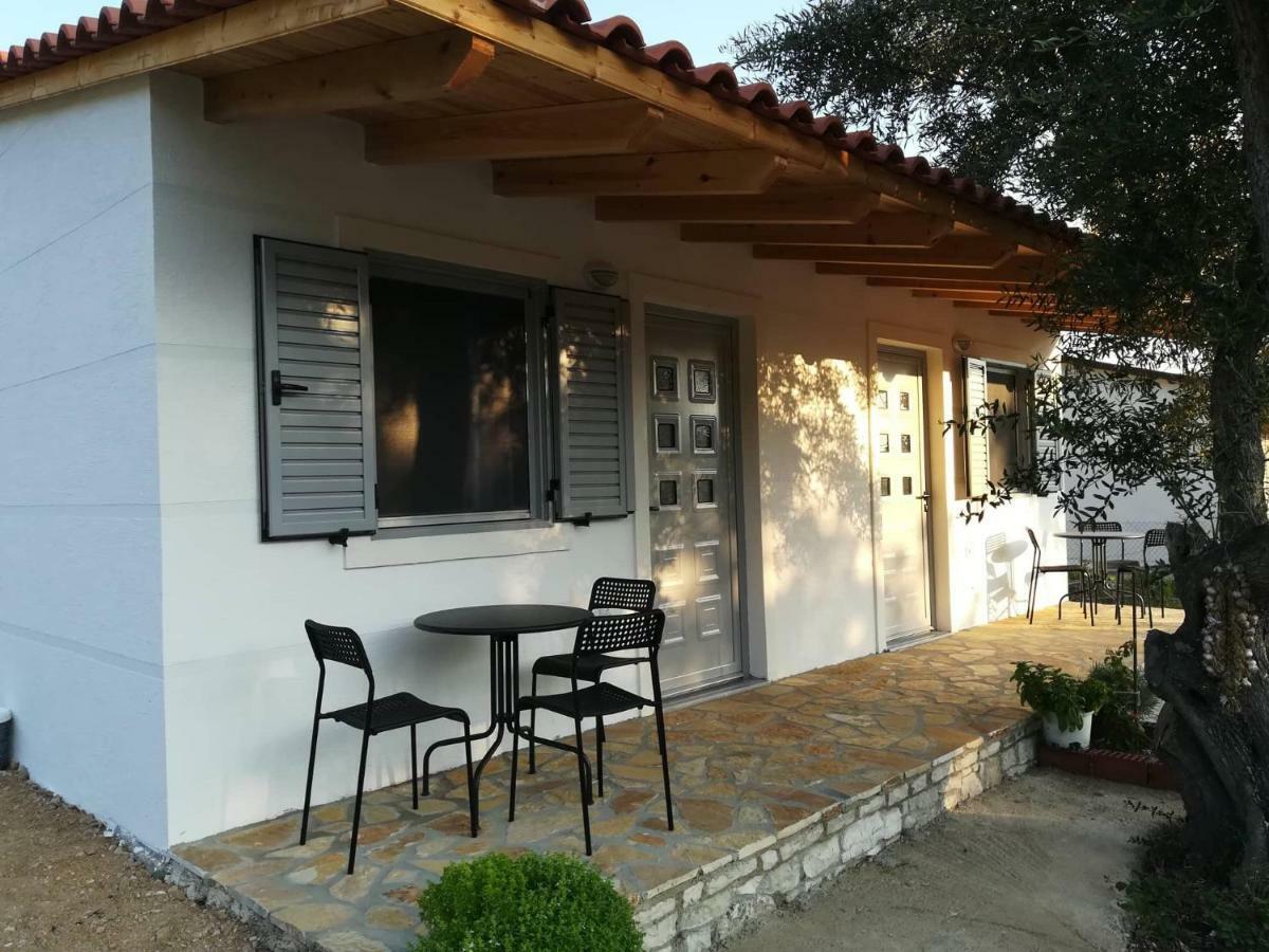 Himare FshatJanakis Garden Livadi公寓式酒店 外观 照片